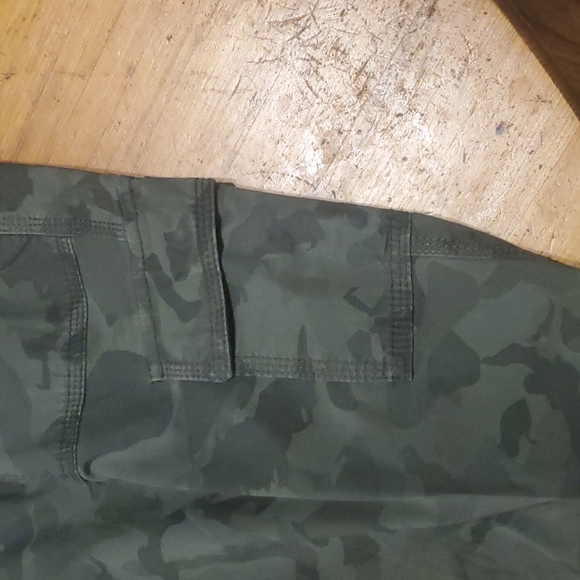 Vintage DKNY Capris - Picture 5 of 6